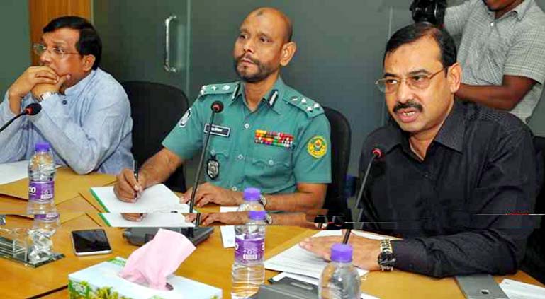 CMP Commissioner Abdul Jalil Mondol speaking at a view exchanging meeting held between CMP and Tournament Committee at CMP headquarters on Thursday evening.