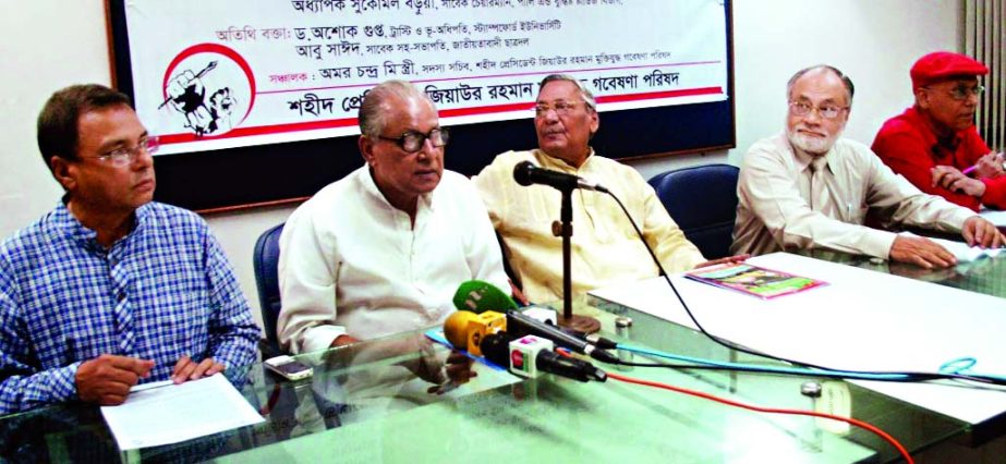 BNP Standing Committee member Nazrul Islam Khan, among others, at a discussion on 'Mukijuddha O Ziaur Rahman' organized by Shaheed President Ziaur Rahman Muktijuddha Gabeshona Parishad at Dhaka Reporters Unity on Friday.