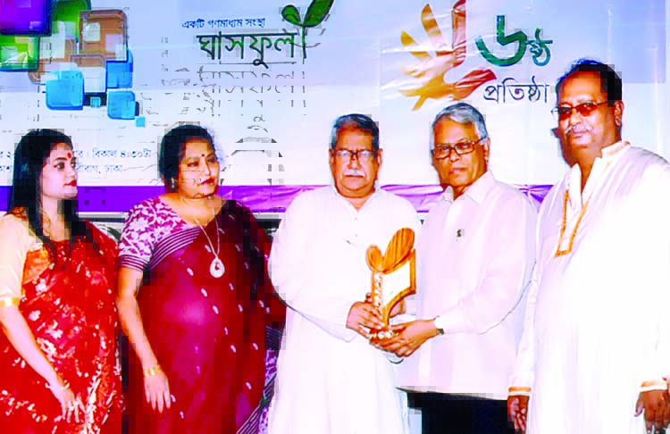 Ghasful, a media house, organized a colourful function on the occasion of its 6th anniversary at Sangskriti Bikash Kendro. Presided over by Emeritus Professor Dr Anisuzzaman, Ghasful awarded honour to Professor Nazrul Islam, reputed Geographist, urban exp