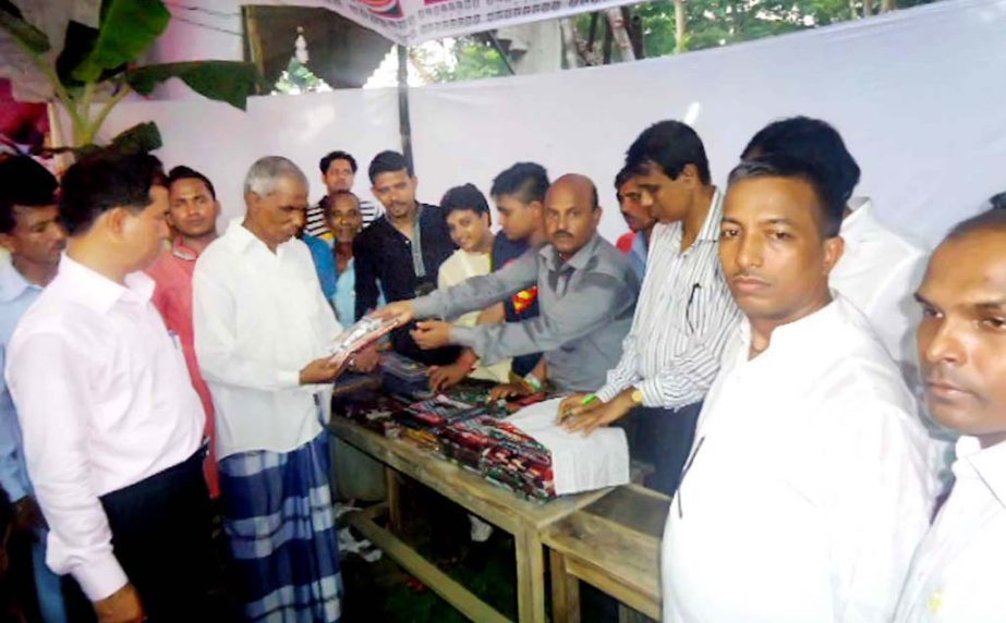 Chittagong South Zilla Puja Utdapan Parishad distributing clothes at a function in the city yesterday.