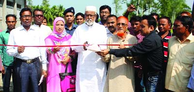 RANGPUR: Rangpur City Mayor Sharfuddin Ahmed Jhantu inaugurating carpeting works of six kilometer long Domdoma-Mahiganj Road at a ceremony as Chief Guest at Domdoma point in the city on Sunday.