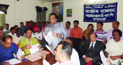 RAJBARI: Former MP and BNP leader Ali Newaz Mohamud Kaiyum speaking at a press conference on the upcoming Poura election organised by Rajbari District BNP recently.