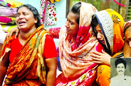Relatives wailing soon after hearing the death news of another Hoseni Dalan bomb victim on Thursday.