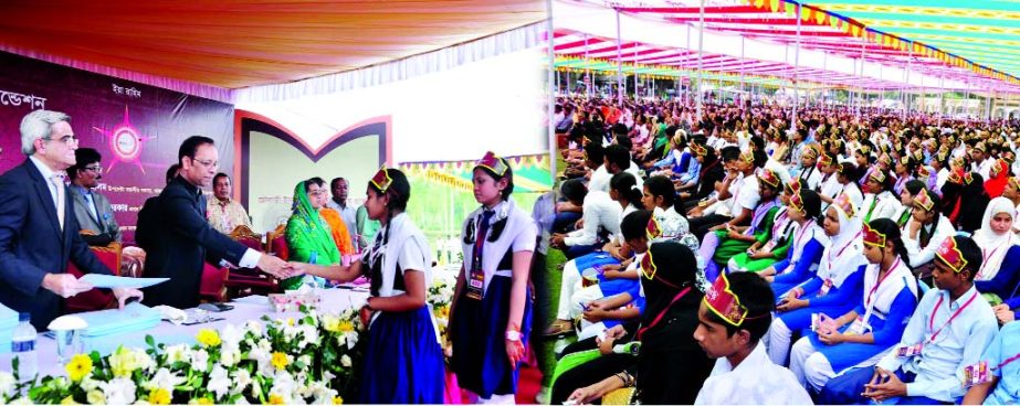 SIRAJGANJ: Khwaja Tipu Sultan, Chairman , Khwaja Mozammel Hoque (R.) Foundation distributing stipends and honorary certificates among the meritorious students at Choubari Islamia High School in Sirajganj on Thursday.