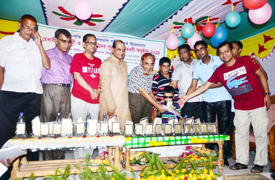 UP Chairman Alhaj Abdur Rahman Chowdhury distributing prizes among the meritorious students organised by Raujan Kalampati Samaj Kallyan Parishad recently.