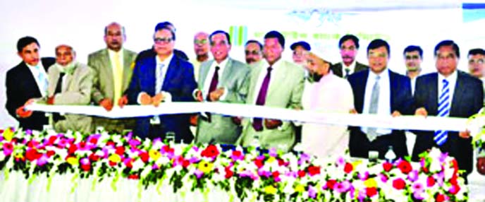 Chairman of Mercantile Bank Akram Hussain (Humayun) inaugurating the 102nd branch of the bank as the chief guest at Plot No-22, Gareeb-E-Newaz Avenue, Sector No-13, Uttara, in the city Thursday. Among others, Managing Director & CEO of the bank M Ehsanul