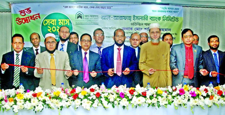 Md Habibur Rahman, Managing Director of Al-Arafah Islami Bank Limited, inaugurating the 'Service Month 2015' program at its Motijheel branch in the city on Sunday.