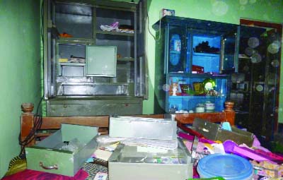 BAMNA(Barguna): Robbers looted valuables worth Taka three lakh including gold ornaments and cash of taka 47 thousands from house of The New Nation Correspondent M A Motin at Bamna Upazila in Barguna recently. Photo shows the vandalised house.