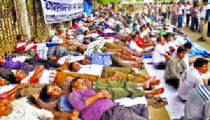 Non-MPO teachers are on fast unto death for the seventh consecutive day in front of the Jatiya Press Club on Sunday demanding inclusion into MPO list.