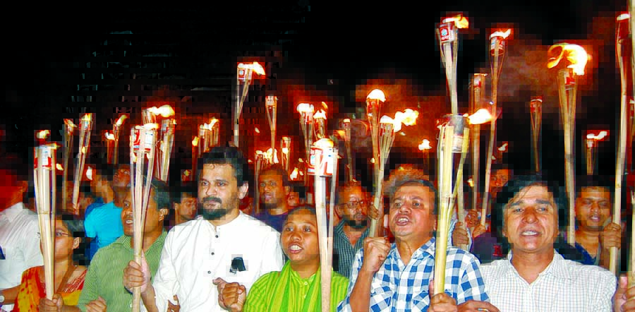 Ganojagoran Mancha brought out a torch procession in the city's Shahbagh area on Monday in protest against killing of publisher Faisal Arefin Dipon and injuring three other publishers.