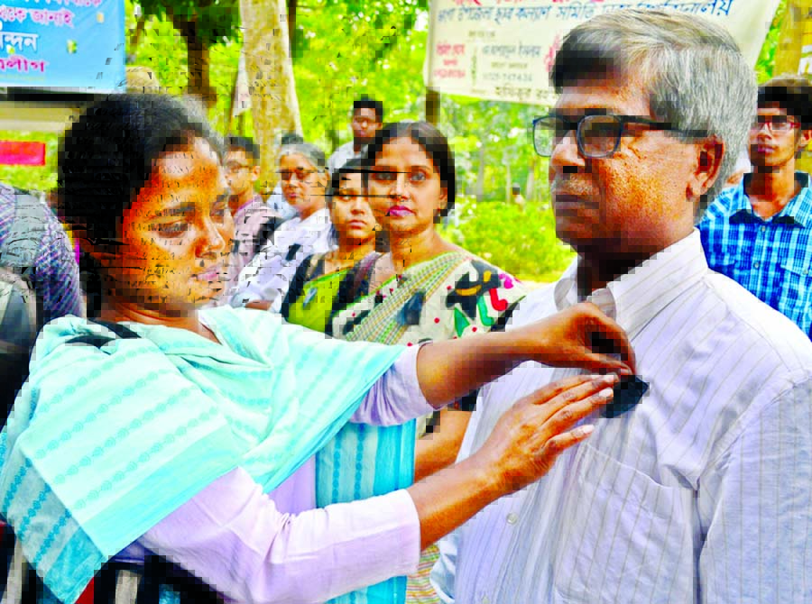 Teachers and students brought out a condolence rally on Dhaka University campus on Monday in protest against killing and injuring bloggers, writers and publishers.