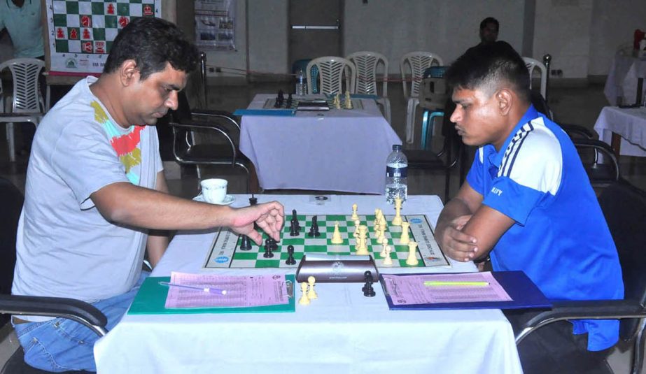 GM Ziaur Rahman (left) moves a pawn against FIDE Master Mohammad Javed during their match of the Saif Powertec 41st National A chess Championship at the NSC Tower Auditorium Lounge on Wednesday.