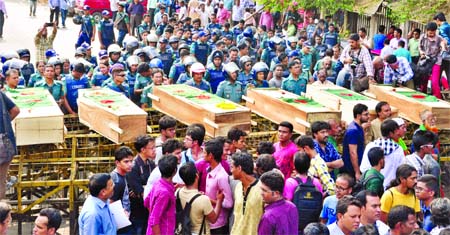 Procession with six token coffins brought out by Ganajagoran Mancha to submit memorandum to Home Minister demanding arrest and punishment to killers of Faisal Arefin Dipan was intercepted by police near the Secretariat on Thursday.