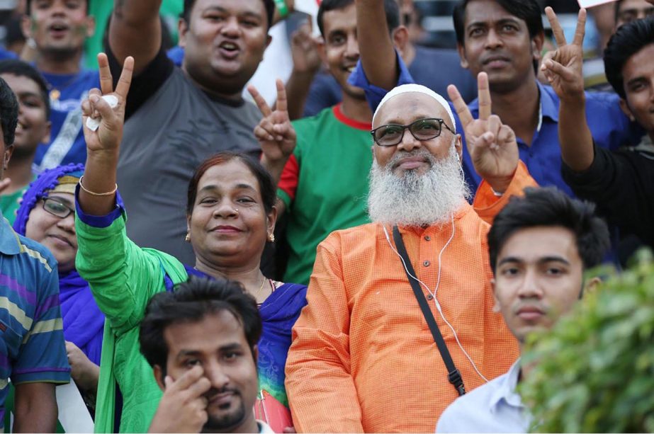 FROM THE GALLERY :Parents of Mushfiqur Rahim enjoying their sonâ€™s ODI match against Zimbabwe at the Sher-e-Bangla National Cricket Stadium on Saturday.