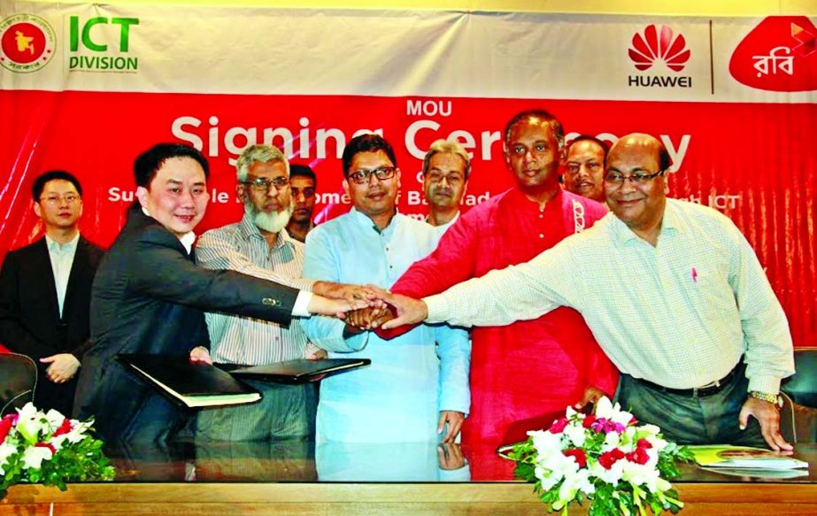 Mahtab Uddin Ahmed, Robi's Chief Operating Officer, Zhao Haofu, Huawei Technologies (Bangladesh) Ltd's Chief Executive Officer (CEO) and Md Manjur Kadir, ICT Division's Joint Secretary sign a Memorandum of Understanding (MoU) for Women's development t