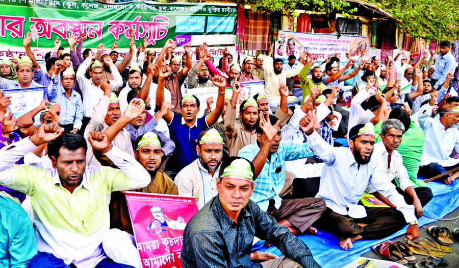 Shikkhak-Karmachari Federation of non-MPO educational institutions observed sit-in programme for the 10th consecutive day on Sunday in front of the Jatiya Press Club demanding inclusion in MPO list.