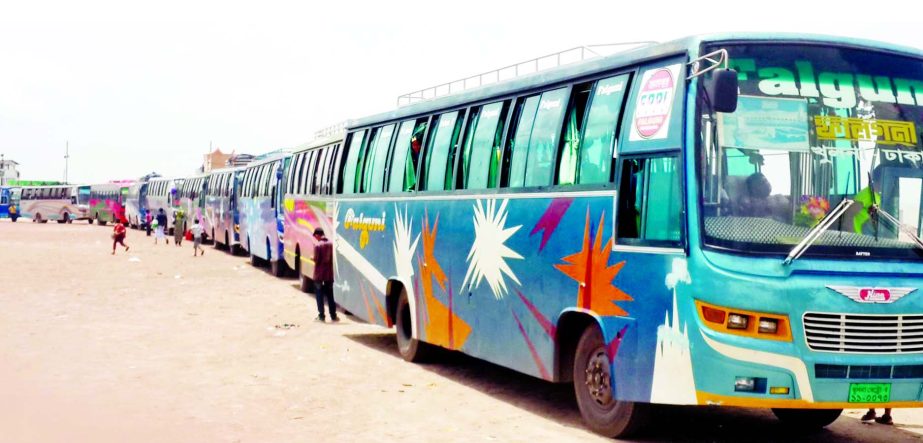 FERRY SERVICE AT RISK: Massive traffic congestion at Magurkhanda Point as hundreds of heavy vehicles remained stuck up for several hours due to navigability crisis at Padma River. This photo was taken from Munshiganj Char area on Sunday.