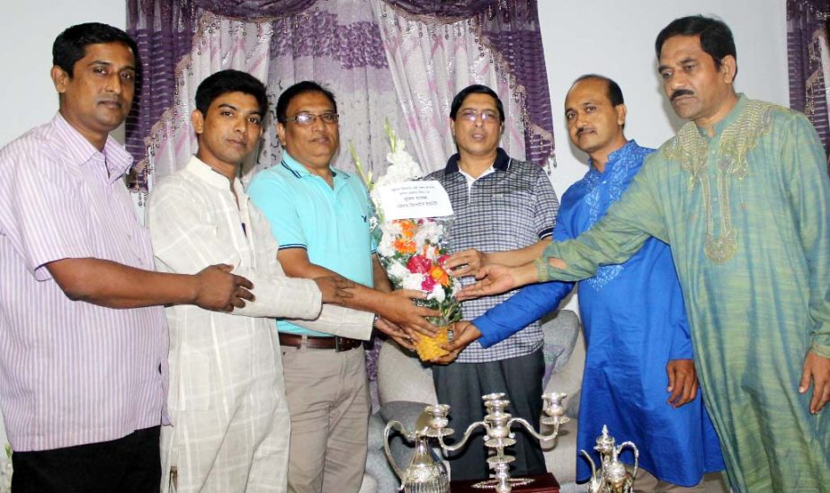 Leaders of Chittagong Reporters Unity (CRU) greeting Chittagong Deputy Commissioner Mesbauddin for being selected as best DC in Chittagong Division recently.