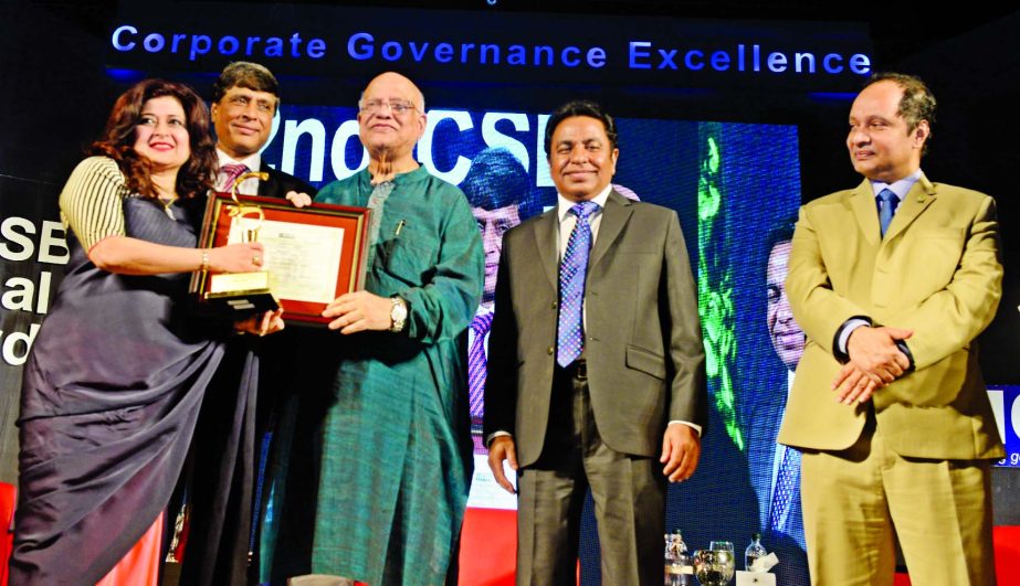 Farzana Chowdhury, Managing Director and CEO of Green Delta Insurance Ltd, receiving Gold Award in Insurance Category of 2nd ICSB National Award for promoting corporate governance Excellence-2014from Finance Minister Abul Maal Abdul Muhith at a city hotel