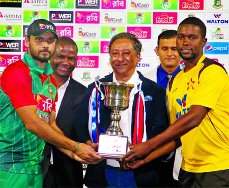 Captain of Bangladesh team Mashrafe Bin Mortaza and Captain of Zimbabwe Elton Chigumbura pose with the winners trophy after Zimbabwe level the two-match Twenty20 International series at the Sher-e-Bangla National Cricket Stadium in Mirpur on Sunday.