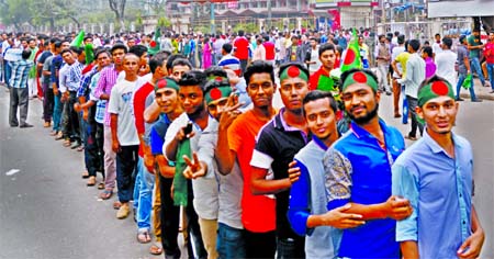 Thousands of spectators rush to Bangabandhu National Stadium to watch play between Australian Football team and Bangladesh on Tuesday defying any security risk.