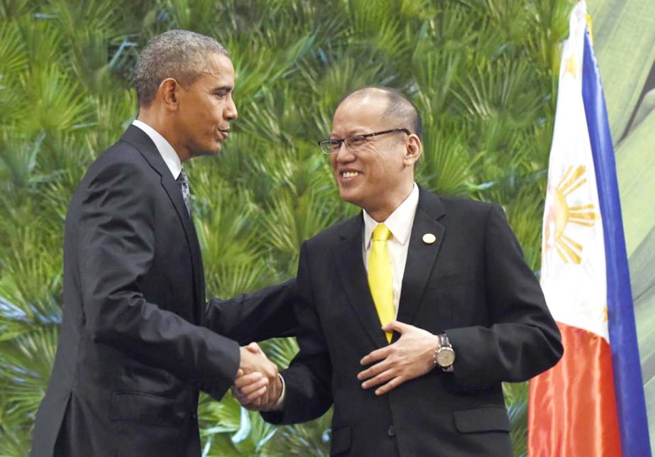 President Barack Obama, left, and Philippines' President Benigno Aquino III shake hands after participating in a news conference in Manila, Philippines on Wednesday.