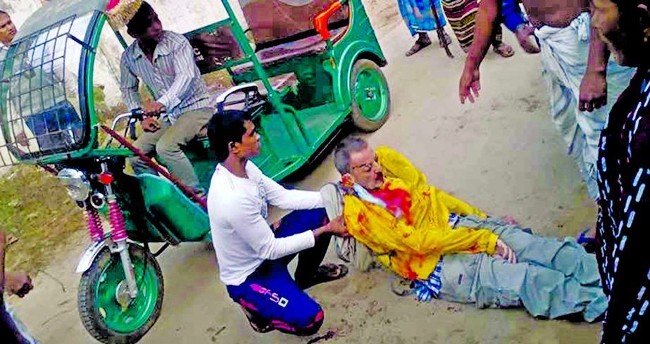 Italian citizen Dr. Piyara Samio, 50 lying in a pool of blood on the street as some unidentified miscreants shot him near Mirzanagar BRTC bus stand in Dinajpur town on Wednesday morning.