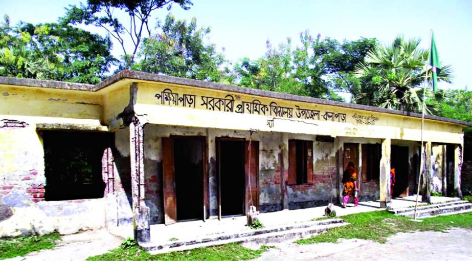 PATUAKHALI: Academic activities of Pokhyapara Govt Primary School in Kalapara Upazila in the district are going on in the risky old building. This picture was taken on Wednesday.