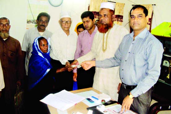 JHENIDAH: Abdul Alim, Chairman of Jhenidah Sadar Upazila Parishad along with UNO Julkar Nayon and Bangladesh Muktijoddha Sangsad Jhenaidah Sadar Unit Commander Siddique Ahmed jointly distributing cheques among the ailing FFs and their family members on