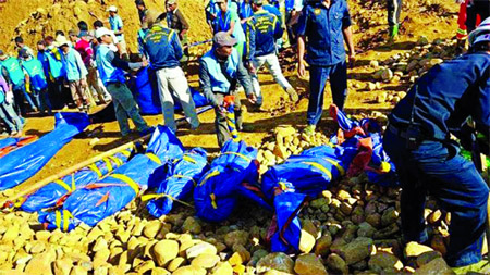 At least 100 bodies were recovered by Hpakant Township Fire Brigade from landslide at Myanmar on Sunday. Internet photo