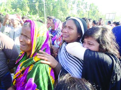 KURIGRAM: Relatives of abolished enclaves crying while going to India on Sunday.