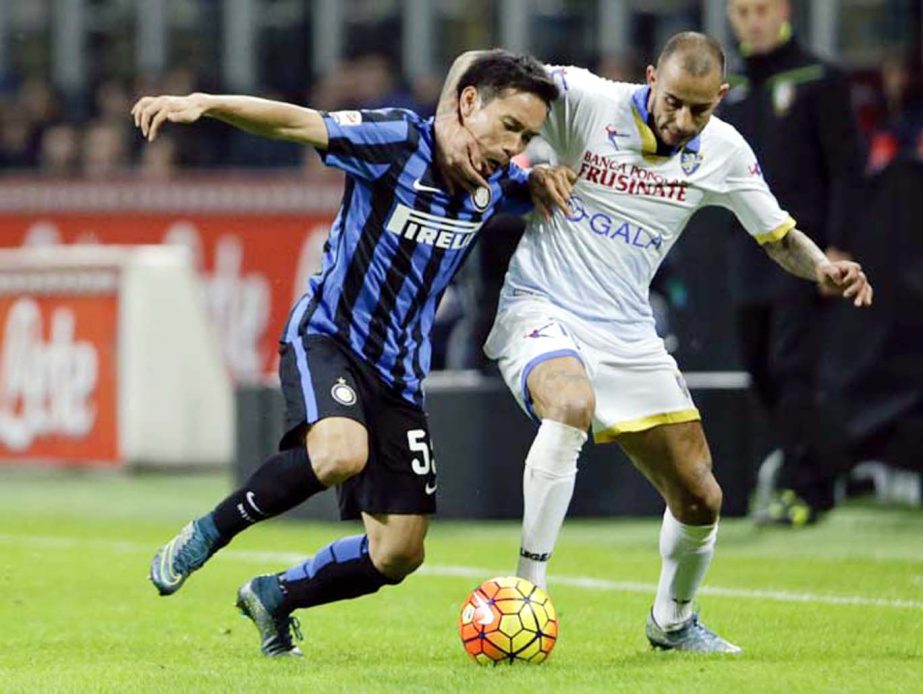 Inter Milan's Yuto Nagatomo (left) vies for the ball with Frosinone's Danilo Soddimo during a Serie A soccer match at the San Siro stadium in Milan, Italy on Sunday.