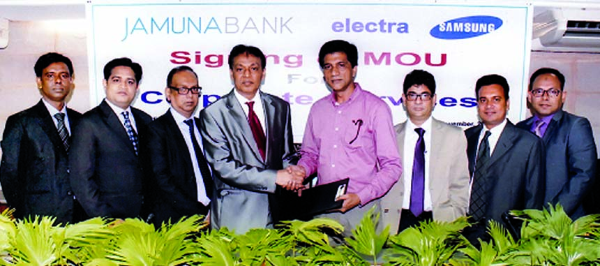AKM Saifuddin Ahamed, Deputy Managing Director of Jamuna Bank Limited and Mahmudun Nabi Chowdhury, General Manager, Electra international Limited sign an agreement at the bank's head office recently. Under this agreement JBL Credit Card holders will get