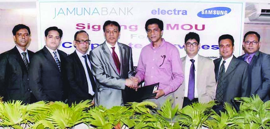 A K M Saifuddin Ahamed, Deputy Managing Director of Jamuna Bank Limited and Mahmudun Nabi Chowdhury, General Manager of Electra International Limited exchanging deal at the head office of the bank in the city recently.