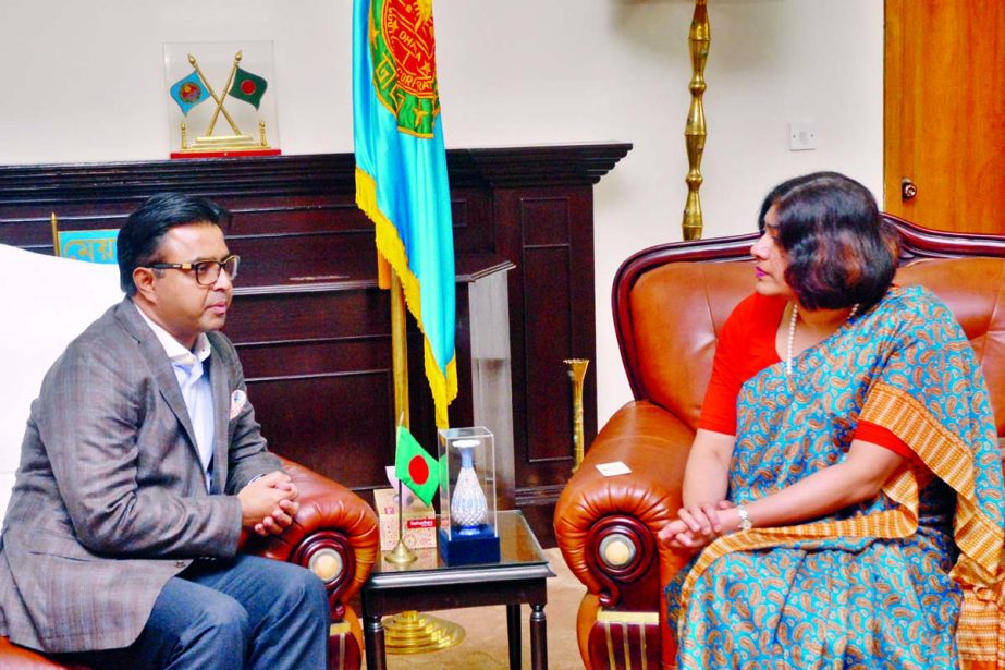 High Commissioner of Sri Lanka in Bangladesh Yasoja Gunasekara called on Mayor of Dhaka South City Corporation Mohammad Sayeed Khokon at the latter's office on Monday.