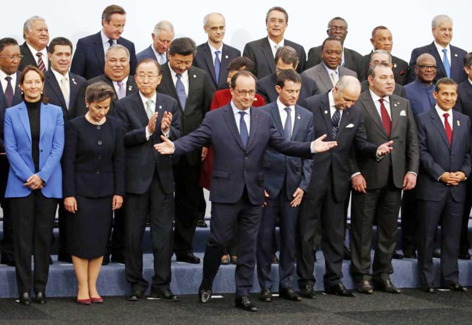 French President Francois Hollande (C) poses for a family photo with fellow world leaders during the opening day of the World Climate Change Conference 2015 (COP21) at Le Bourget, near Paris, France on Monday.