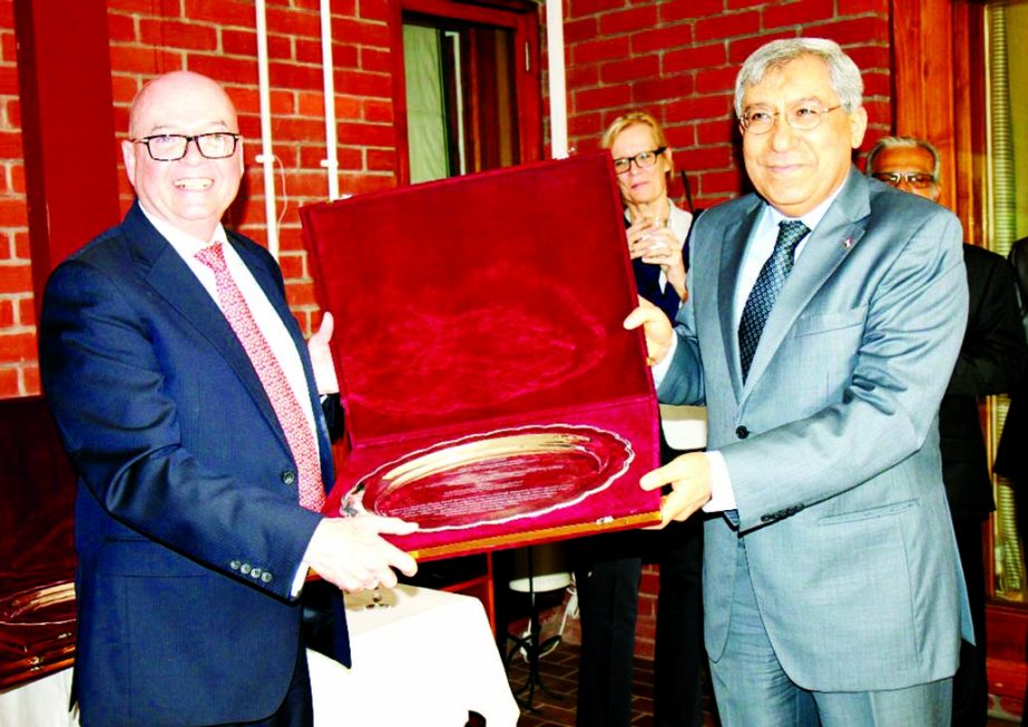 Prior to his forthcoming departure, the Doyen of the Diplomatic Corp the British High Commissioner Robert W Gibson CMG handed over his duties as Dean to the Egyptian Ambassador Mahmoud Ezzat. Gibson began his tour of duty in September 2011 and will leave