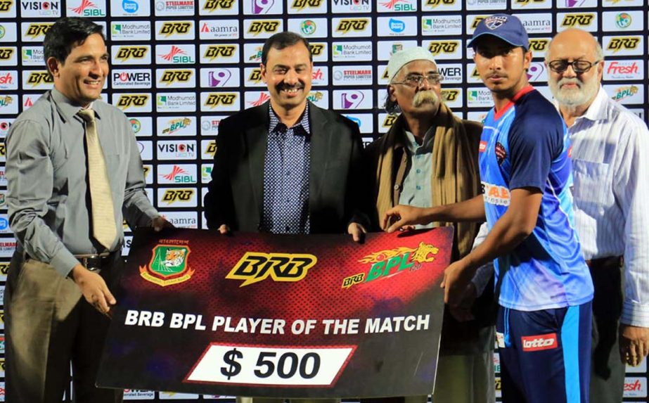 Soumya Sarkar of Rangpur Riders receiving the Man of the Match award at the Zahur Ahmed Chowdhury Stadium in Chittagong on Tuesday. Agency photo