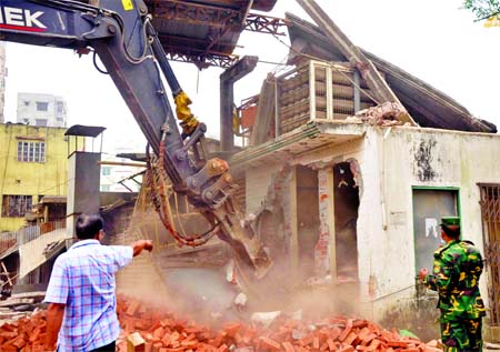 Illegal establishments around Hatirjheel project at Balurmath adjacent to main road of Marul Badda being demolished by its authority on Wednesday.