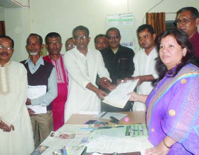 GOURIPUR (Mymensingh ): BNP nominated mayor candidate Sujit Kumar Das submitting nomination papers to the Returning Officer on Thursday.