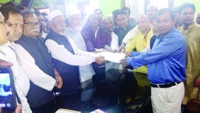 SYLHET: Lutfur Rahman, Awami League nominated mayor candidate of Kanaighat Upazila submitting nomination paper to Returning Officer Md Khaledur Rahman on Thursday.