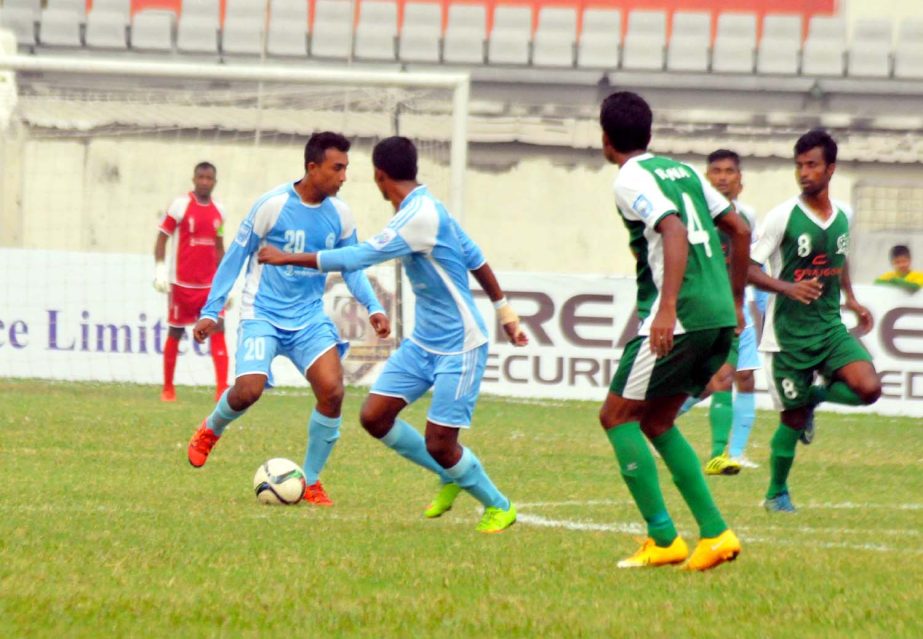 A view of the football match of the Minister Fridge Bangladesh Championship League between Police AC and Motijheel T&T Club at the Bangabandhu National Stadium on Monday. Police AC won the match 1-0.