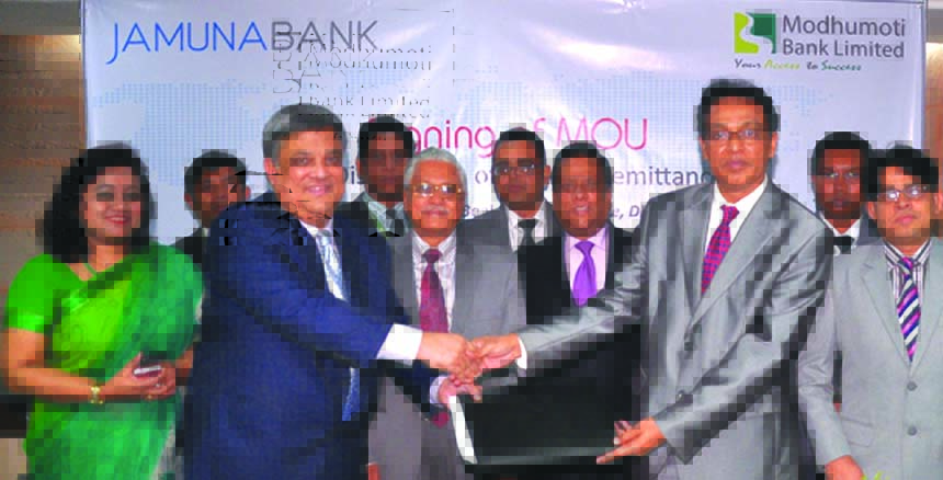Md Mizanur Rahman, Managing Director of Modhumoti Bank Limited and Shafiqul Alam, Managing Director of Jamuna Bank Ltd, sign a memorandum of Understanding to distribute foreign remittance at the Jamuna Bank head office on Sunday. d ShafiulAzam, AMD of Mod