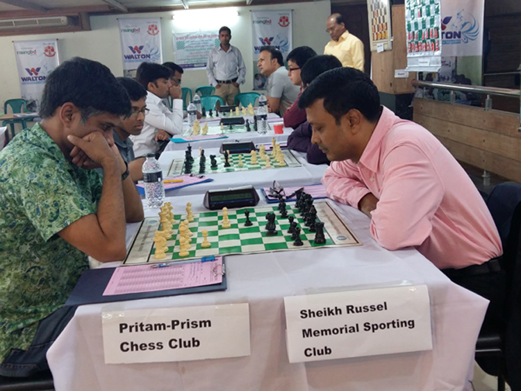 A view of the 4th round matches of the Walton Premier Division Chess League at the Bangladesh Chess Federation hall-room on Wednesday.