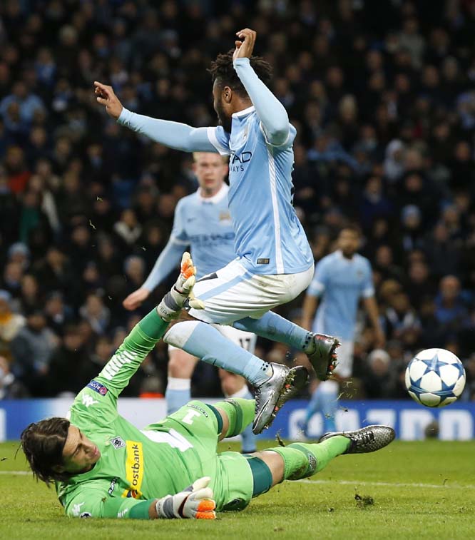 Moenchengladbach's goalkeeper Yann Sommer (left) makes a save against Manchester City's Raheem Sterling (right) during the Champions League Group D soccer match between Manchester City and Borussia Monchengladbach at the Etihad Stadium, Manchester, Engl