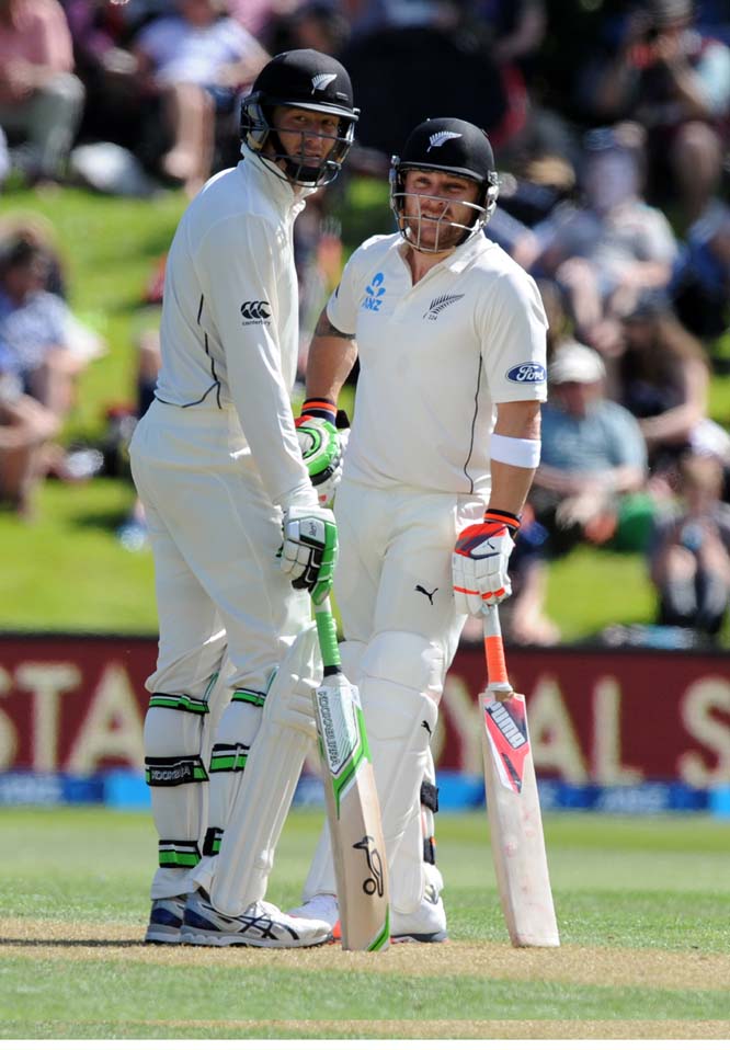 New Zealand's Martin Guptill (left) and Brendon McCullum against Sri Lanka on day one of the first International Cricket Test, University Cricket Oval, Dunedin, New Zealand on Thursday.