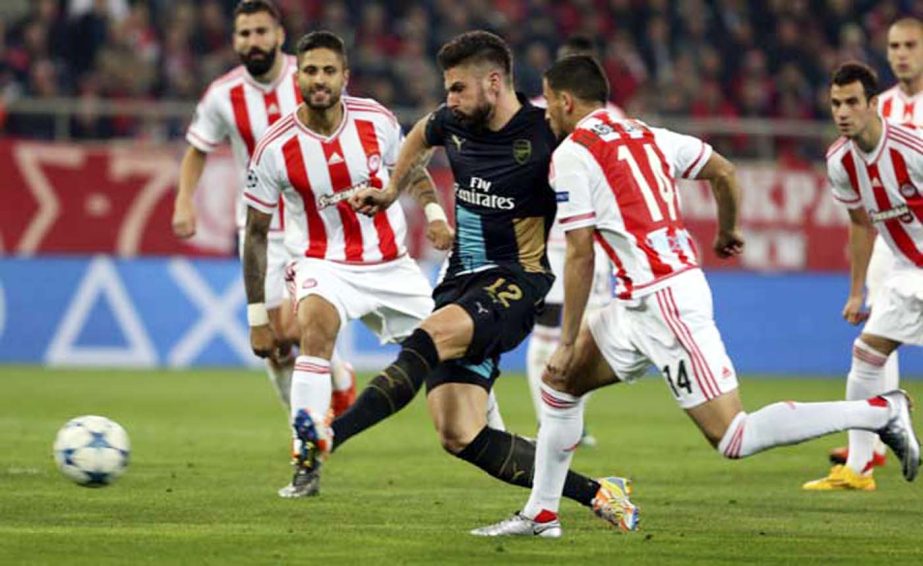 Arsenal's Olivier Giroud scores during a Champions League Group F soccer match between Olympiakos and Arsenal at the Georgios Karaiskakis stadium in Piraeus port, near Athens, Wednesday,