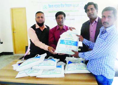 PABNA: Agriculture officials distributing seeds of zink- enriched BRRI -68 among farmers in Pabna recently.