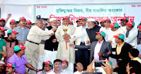 Expatriates' Welfare Minister Nurul Islam B Sc, Chittagong City AL President Alhaj ABM Mohiuddin Chowdhury and CCC Mayor AJM Nasir Uddin jointly inaugurating Victory Fair in the city yesterday.