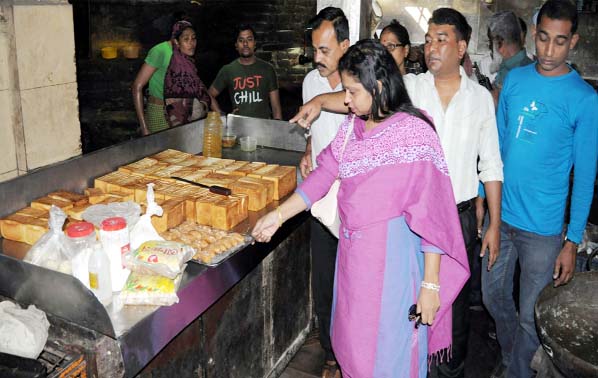 A mobile court fined Amman Food for unhygienic environment in the city yesterday.